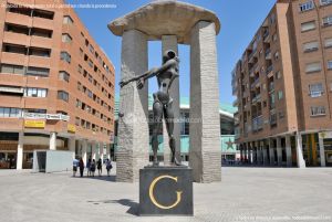 Foto Escultura en la Plaza de Dalí 5