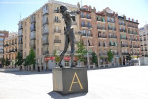 Foto Escultura en la Plaza de Dalí 14