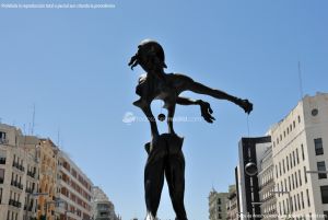 Foto Escultura en la Plaza de Dalí 16
