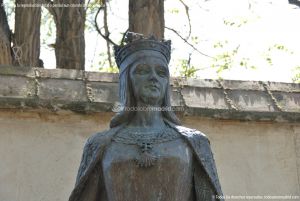 Foto Escultura a la Reina Isabel la Católica 3
