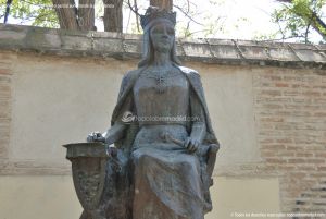 Foto Escultura a la Reina Isabel la Católica 4
