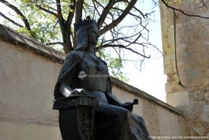 Foto Escultura a la Reina Isabel la Católica 6