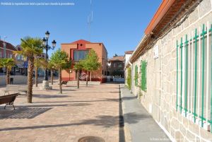 Foto Plaza del Reloj de Navas del Rey 10