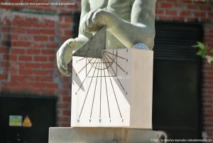 Foto Escultura Reloj de Sol 3