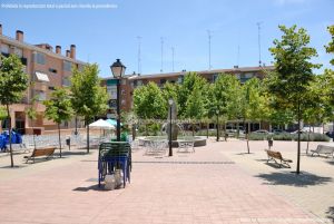 Foto Plaza junto a Calle de Simón Hernández 1