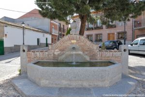 Foto Fuente Plaza de la Cruz del Buen Camino 4