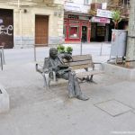 Foto Escultura al lector en Plaza de España 5