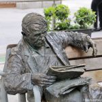 Foto Escultura al lector en Plaza de España 7
