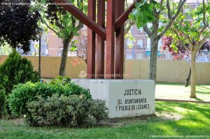 Foto Escultura a la Justicia y Pluralismo Político 1