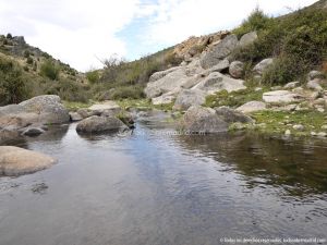 Foto Piscinas naturales y Zona de baño en el Río Aceña 1